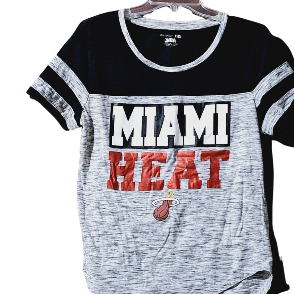 Women's Large Miami Heat NBA Tee